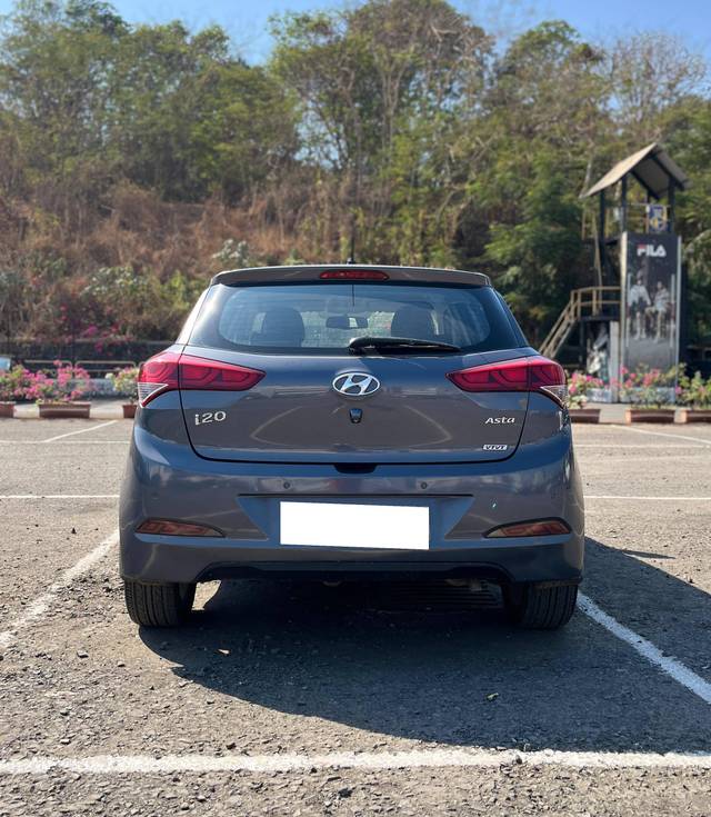 https://images10.gaadi.com/usedcar_image/4623508/original/processed_3eadab5b4c79fea324ec5b6ecfeb2d10.jpeg?imwidth=6402