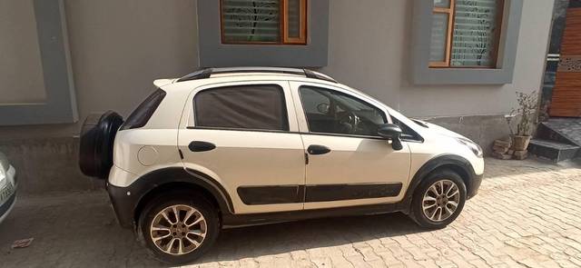 https://images10.gaadi.com/usedcar_image/4623510/original/processed_de369f80-4539-4cf5-91a0-0036c3629eef.jpg?imwidth=6402