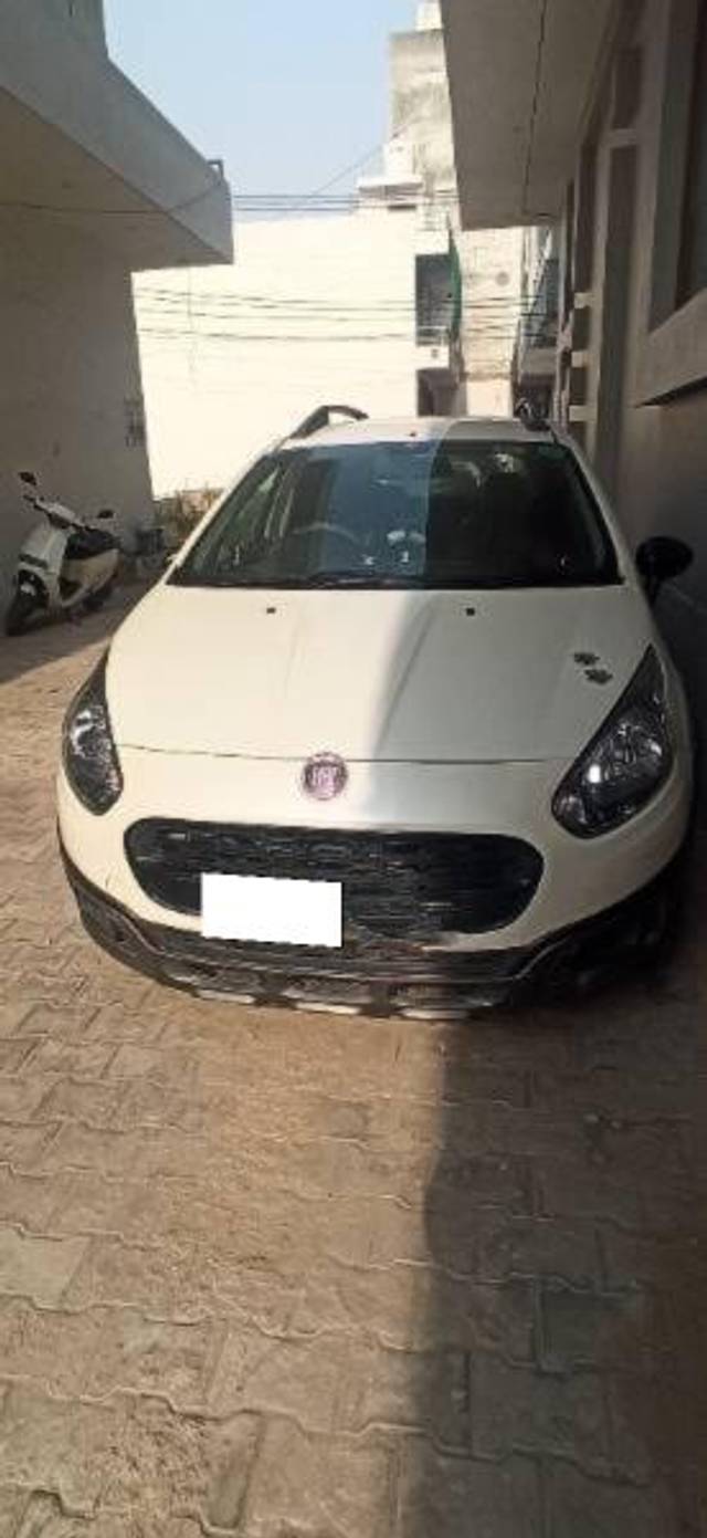 https://images10.gaadi.com/usedcar_image/4623510/original/processed_ed8eb6d8-0395-4453-a481-440e1d6966a2.jpg?imwidth=6400