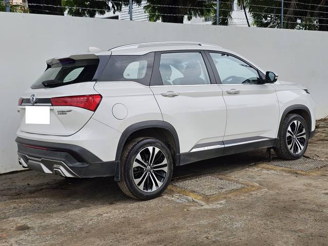 https://images10.gaadi.com/usedcar_image/4623555/original/processed_5aab615102c407c5924fe7f62fde2eba.jpg?imwidth=6402