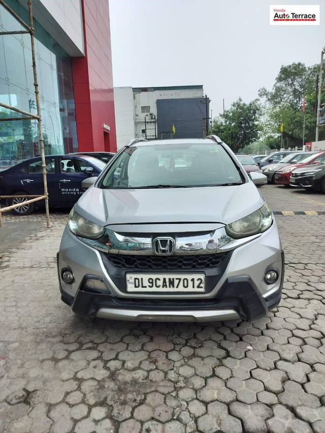 https://images10.gaadi.com/usedcar_image/4623564/original/01b35ebcfdd1f57f58d15f76162800eb.jpg?imwidth=6400