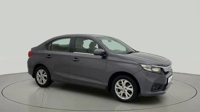 https://images10.gaadi.com/usedcar_image/4623599/original/feb7216cdbcff1502eb1366083e7217e.jpg?imwidth=6400