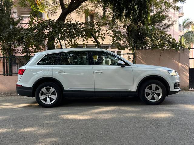 https://images10.gaadi.com/usedcar_image/4623612/original/12f47ac02eb27b1e860bb871416bead9.jpg?imwidth=6401