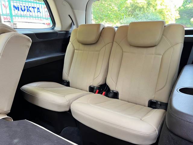 https://images10.gaadi.com/usedcar_image/4623617/original/c39a82c33cfcfb2cbccbc68613de791e.jpg?imwidth=6402