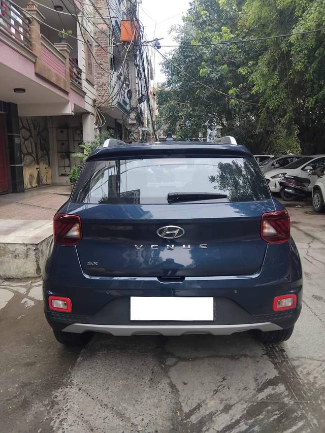 https://images10.gaadi.com/usedcar_image/4623631/original/processed_af62c687e077c78bb6f9a32ca6eef9af.jpg?imwidth=6401