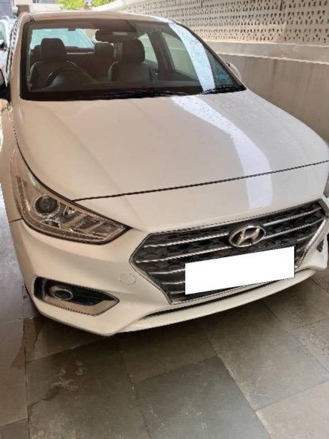 https://images10.gaadi.com/usedcar_image/4623637/original/processed_a4a8620e-dfe6-43ad-a52a-d0849eb96082.jpeg?imwidth=6400