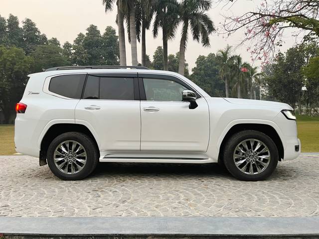 https://images10.gaadi.com/usedcar_image/4623712/original/b46d7d7c7f22a3ab924fa830d9095f8d.jpg?imwidth=6401