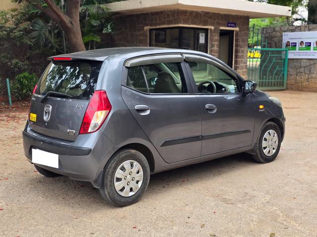 https://images10.gaadi.com/usedcar_image/4623716/original/processed_3b99efaa-d0d2-4974-8d65-746d7089144e.jpg?imwidth=6402