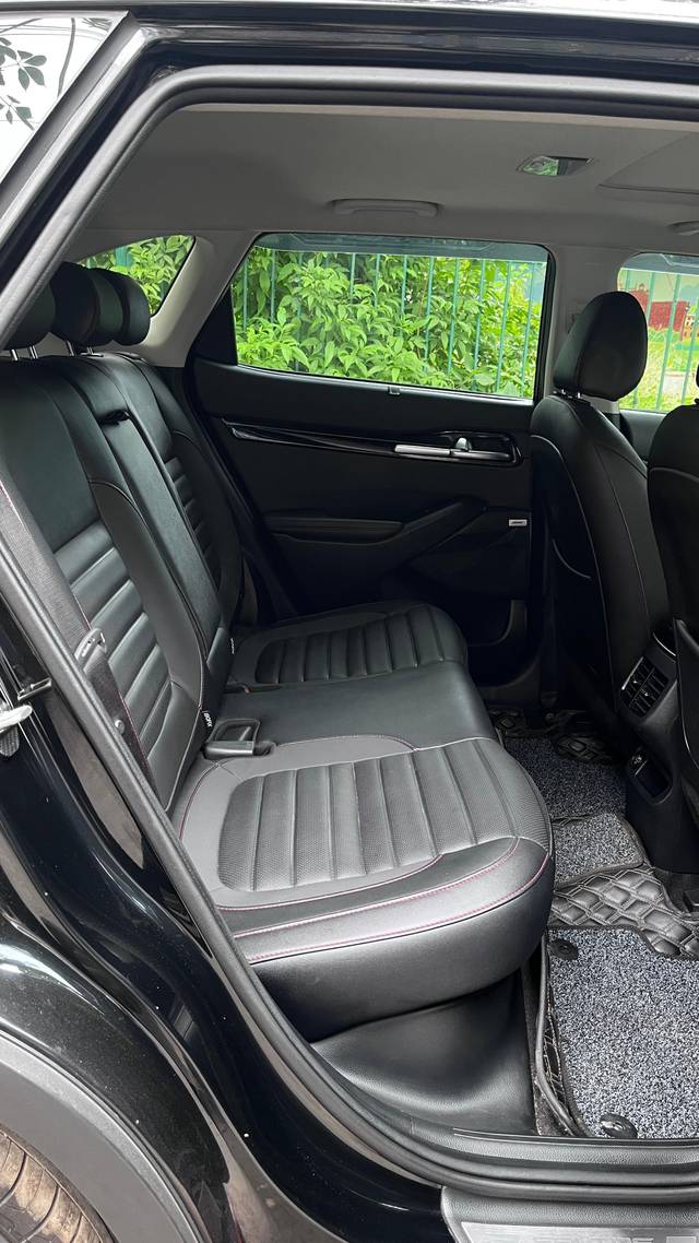 https://images10.gaadi.com/usedcar_image/4623720/original/b5cfca846d528b22957c11fc789afe67.jpg?imwidth=6402