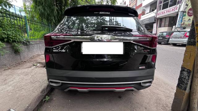 https://images10.gaadi.com/usedcar_image/4623720/original/processed_c2c52663f1b6f28984da4bb222f6a813.jpg?imwidth=6401