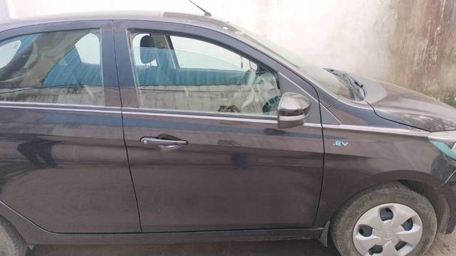 https://images10.gaadi.com/usedcar_image/4623724/original/processed_79bc0454-c8b8-4736-b217-0ac553afe53f.jpg?imwidth=6402