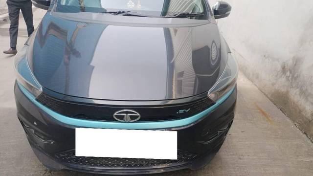 https://images10.gaadi.com/usedcar_image/4623724/original/processed_f1e028be-d2a2-435f-a1b6-fa2e0c33211e.jpg?imwidth=6400