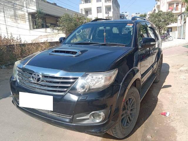 https://images10.gaadi.com/usedcar_image/4623725/original/processed_d98234eb4e26e9bb9fbbc9abb892991b.jpg?imwidth=6402