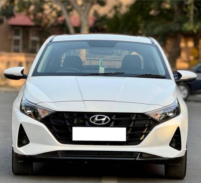 https://images10.gaadi.com/usedcar_image/4623736/original/processed_e2d5a5d3c447f3f21a872371909b2c7a.jpg?imwidth=6400