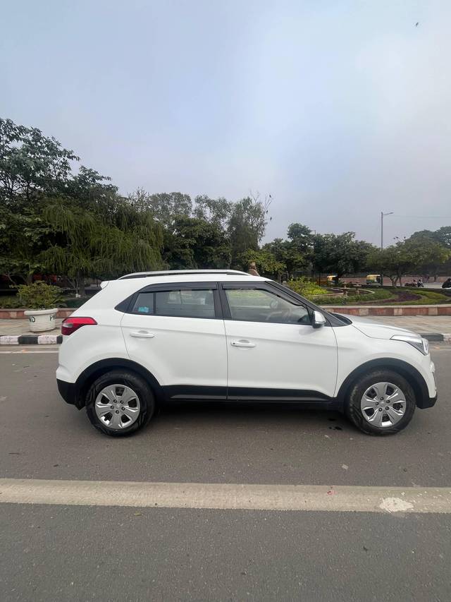 https://images10.gaadi.com/usedcar_image/4623743/original/processed_81615ad0-2827-45fb-a045-958d3e8c4360.jpg?imwidth=6401