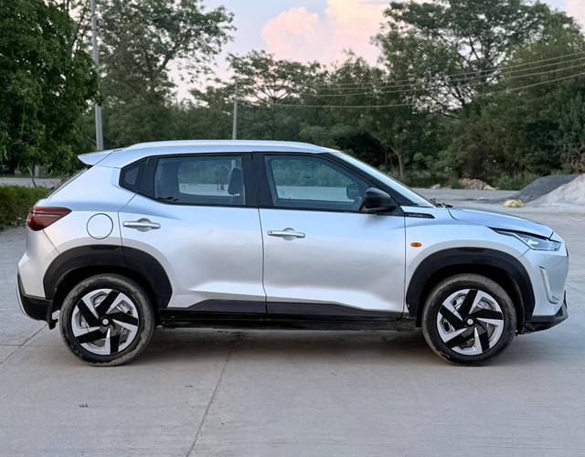 https://images10.gaadi.com/usedcar_image/4623765/original/processed_7657a3740fe77fd1e2a8fc58306004a9.jpg?imwidth=6401