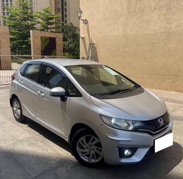https://images10.gaadi.com/usedcar_image/4623774/original/processed_9d16839fefa5a3719a5fabd5dd827b40.jpg?imwidth=6400