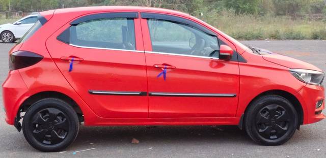 https://images10.gaadi.com/usedcar_image/4623780/original/1104e4cc95cdd31853eed1b72f6188fe.jpg?imwidth=6401