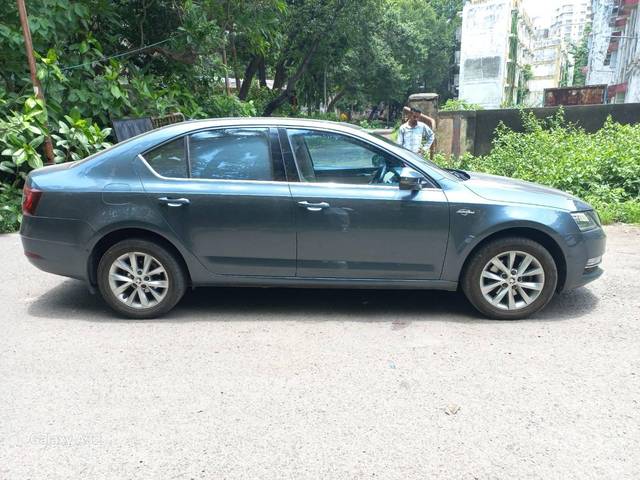 https://images10.gaadi.com/usedcar_image/4623783/original/processed_b3673573053453c884844e6130478009.jpeg?imwidth=6401