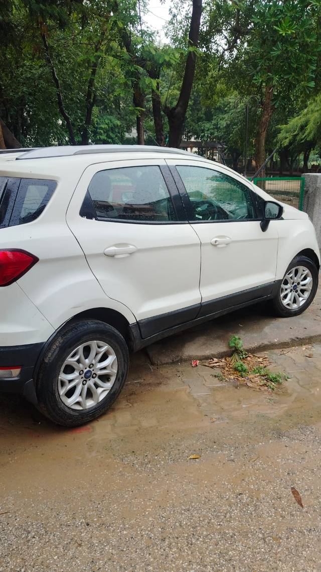 https://images10.gaadi.com/usedcar_image/4623829/original/4e110243-e8a6-4e19-bcbd-409f3117b130.jpg?imwidth=6401