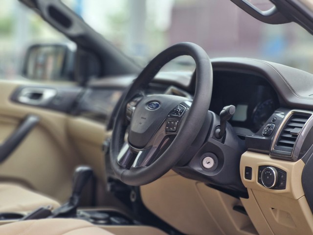 Second-hand 2017 Ford Endeavour 3.2 Titanium AT 4X4 for sale in Mumbai-5