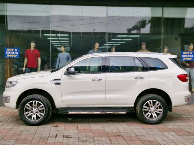 https://images10.gaadi.com/usedcar_image/4623869/original/processed_90496d1da45d1d713d2f3f6dc7737606.jpg?imwidth=6402