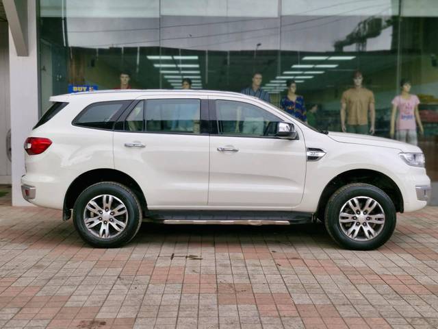 https://images10.gaadi.com/usedcar_image/4623869/original/processed_cca474fbbc648324503bd2b378898aab.jpg?imwidth=6401