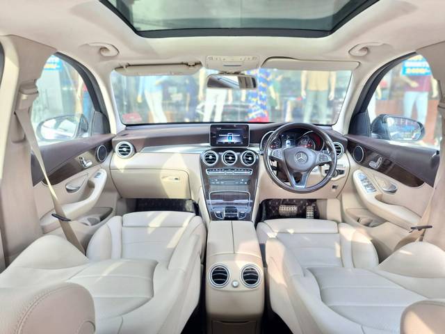 https://images10.gaadi.com/usedcar_image/4623884/original/8bdaf24f571c3ca77906d42e2b299295.jpg?imwidth=6401