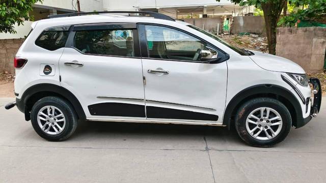 https://images10.gaadi.com/usedcar_image/4623887/original/processed_7b375b096aadb02d1c44db0535cb4cf0.jpg?imwidth=6401