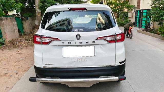 https://images10.gaadi.com/usedcar_image/4623887/original/processed_f81ea3564cc99ec6209c9bda4040717b.jpg?imwidth=6402