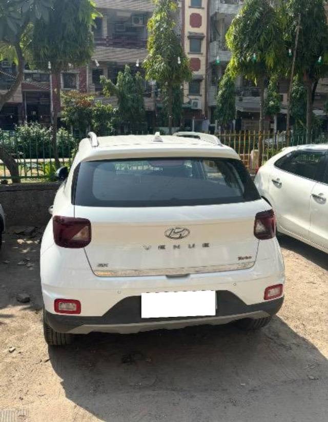 https://images10.gaadi.com/usedcar_image/4623888/original/processed_8a6dee53-6150-4f15-9cc5-d24dd5b95cee.jpeg?imwidth=6400