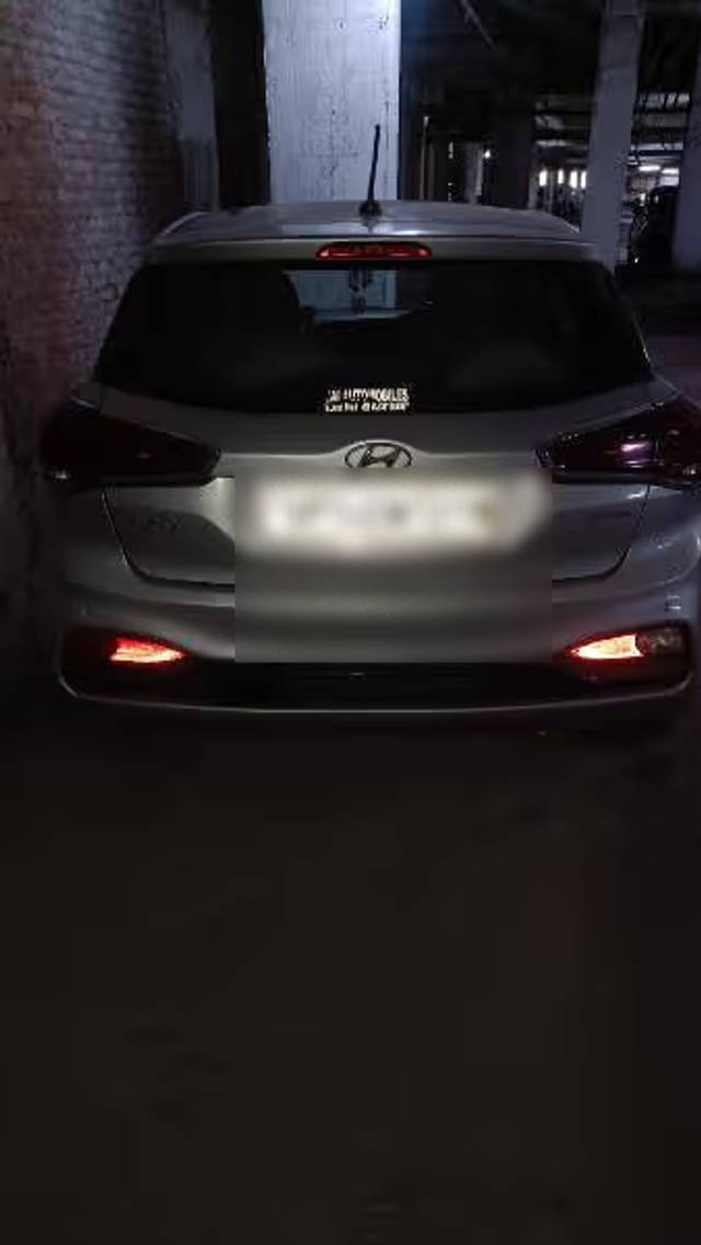 https://images10.gaadi.com/usedcar_image/4623889/original/21467bcd-4aa5-46e6-b15f-e8b1c3ef2264.png?imwidth=6401