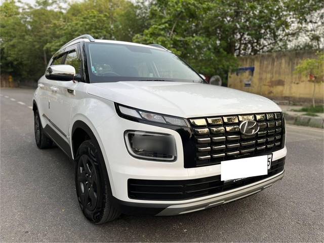 https://images10.gaadi.com/usedcar_image/4623899/original/processed_0825b3d33aa1d46aec8b28de3af89f97.jpg?imwidth=6401