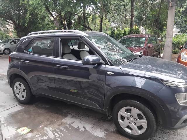 https://images10.gaadi.com/usedcar_image/4623906/original/a5e134677fe3a7b142ccafdd8b654428.jpg?imwidth=6400