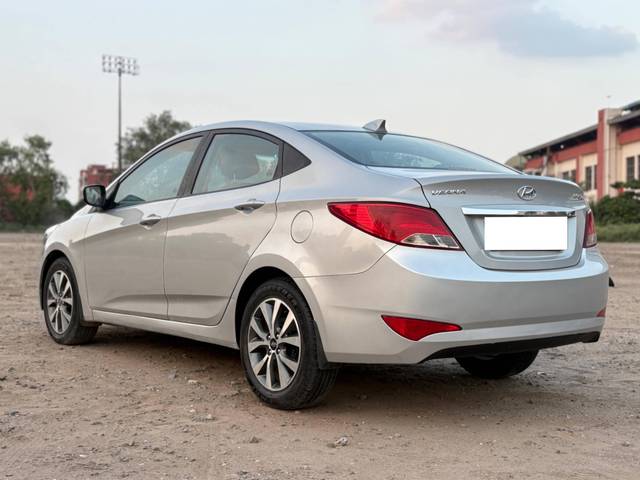 https://images10.gaadi.com/usedcar_image/4623912/original/processed_dbbe762f6f51e99d573bd9ac632e09b8.jpg?imwidth=6402