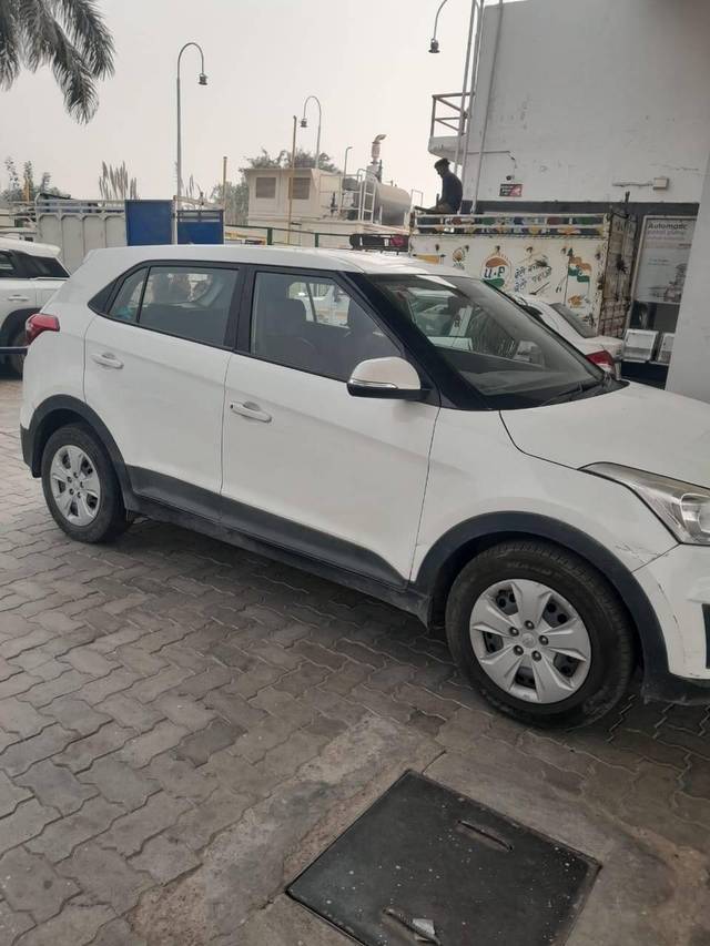 https://images10.gaadi.com/usedcar_image/4623920/original/processed_5520c253-5e39-4670-a458-0311e2718d9f.jpg?imwidth=6402