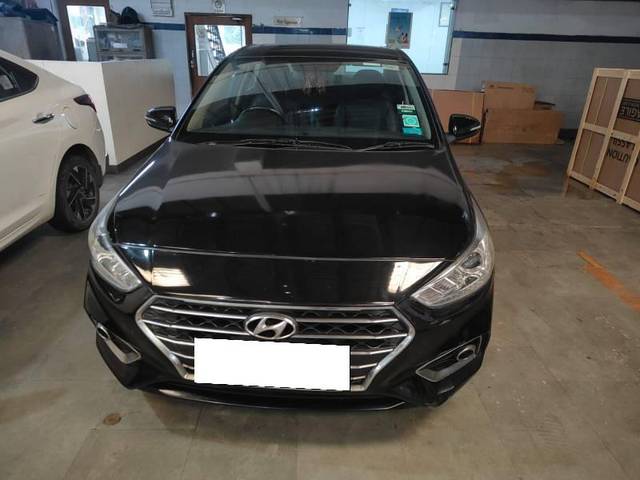 https://images10.gaadi.com/usedcar_image/4623922/original/processed_ddc68249-bc30-47b2-aa66-c323a5f33602.jpg?imwidth=6401