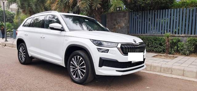 https://images10.gaadi.com/usedcar_image/4623923/original/processed_671baf9d9d0ac4ede816d0953ee3596b.jpg?imwidth=6400