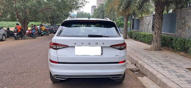 https://images10.gaadi.com/usedcar_image/4623923/original/processed_d5614627c799ded8a9414c23083458fa.jpg?imwidth=6402