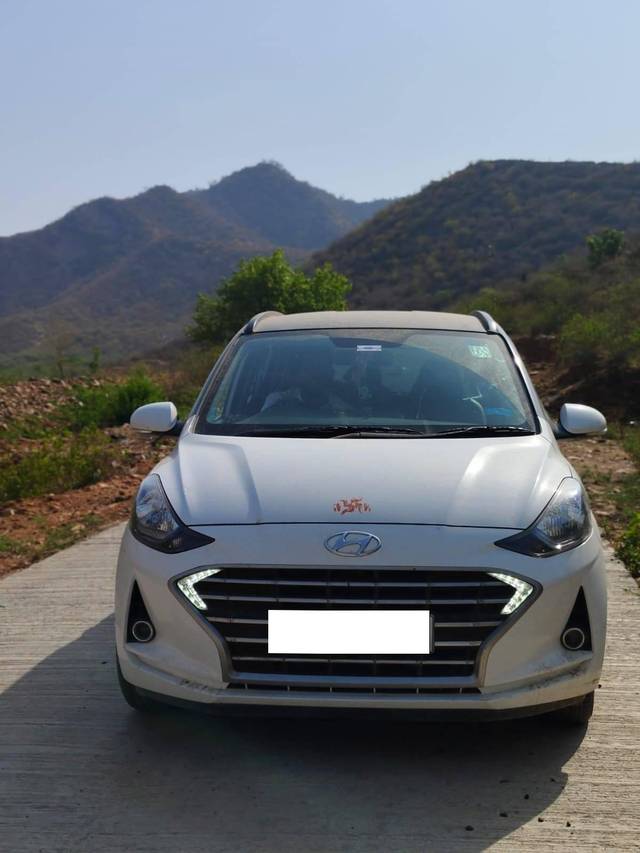 https://images10.gaadi.com/usedcar_image/4623935/original/processed_99a659f2-afde-4fb4-945b-fd6d4675cf1a.jpg?imwidth=6400