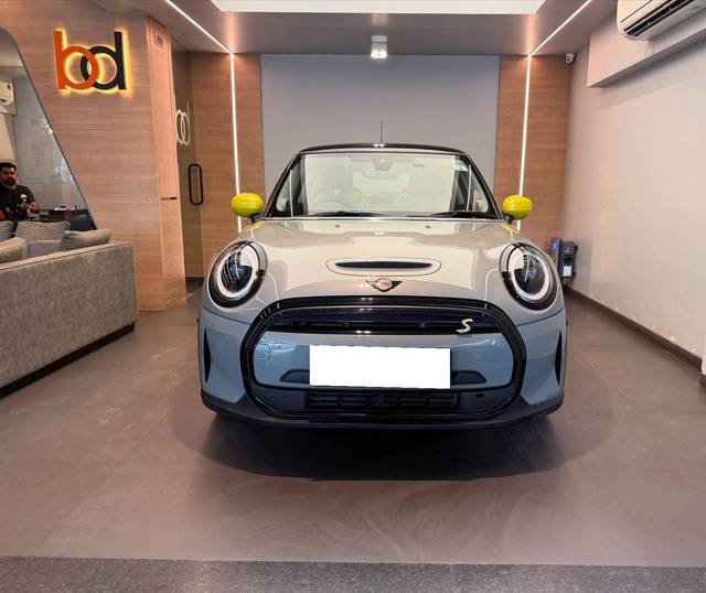 https://images10.gaadi.com/usedcar_image/4623969/original/processed_cb33452b1eb84edd367c095648f9d871.jpeg?imwidth=6400