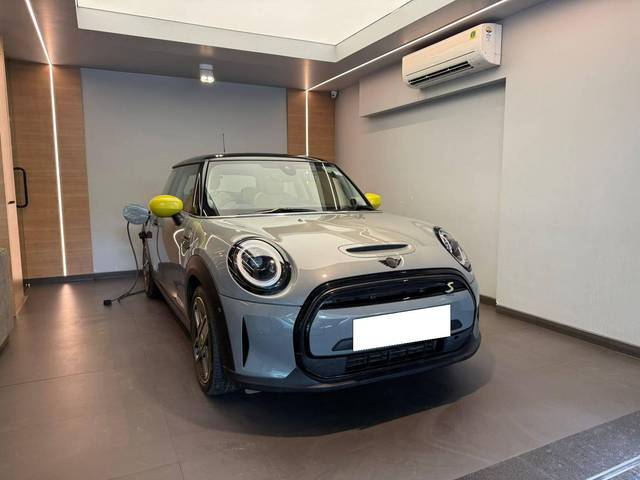 https://images10.gaadi.com/usedcar_image/4623969/original/processed_d50962a001f4b6d5c7141126b7666069.jpeg?imwidth=6400