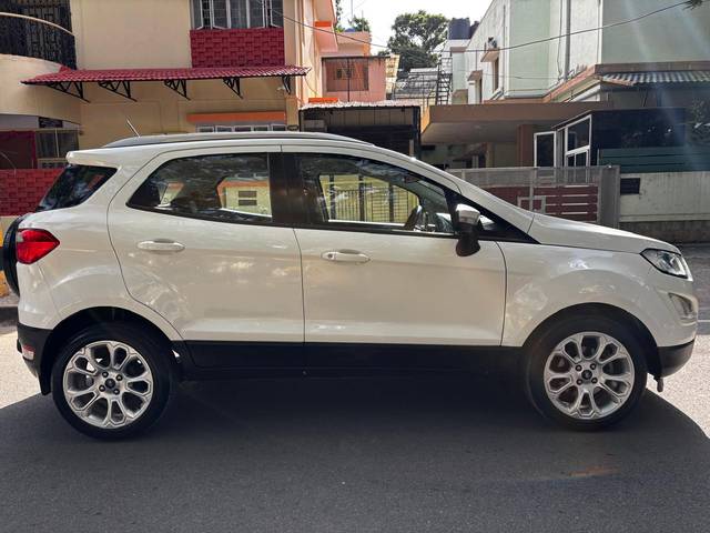 https://images10.gaadi.com/usedcar_image/4623986/original/e1d2956f04e072c94843c9923ba07c4a.jpg?imwidth=6401