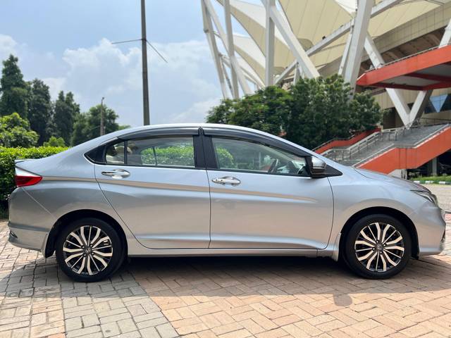 https://images10.gaadi.com/usedcar_image/4624014/original/c6b46b973c45d34cb921dbb4512769f7.jpg?imwidth=6401