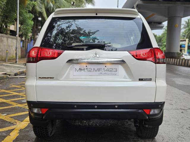 https://images10.gaadi.com/usedcar_image/4624015/original/processed_8dcdfa0b8ea77a7fd316a91d3804d7b3.jpg?imwidth=6402