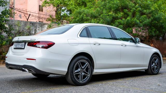 https://images10.gaadi.com/usedcar_image/4624045/original/processed_d70a2bcbb25da5d5adc8a21b7c26669a.jpg?imwidth=6401
