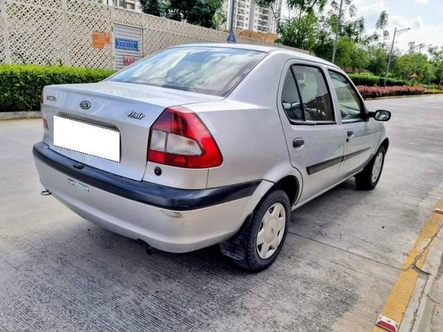 https://images10.gaadi.com/usedcar_image/4624053/original/processed_e4097406-e17a-44c3-b115-53a22da0a800.jpg?imwidth=6402