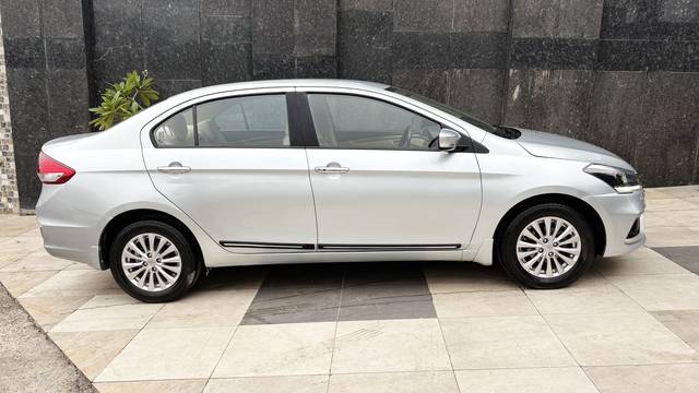 https://images10.gaadi.com/usedcar_image/4624069/original/7fc824153186909d5970a385bd450daa.jpg?imwidth=6401