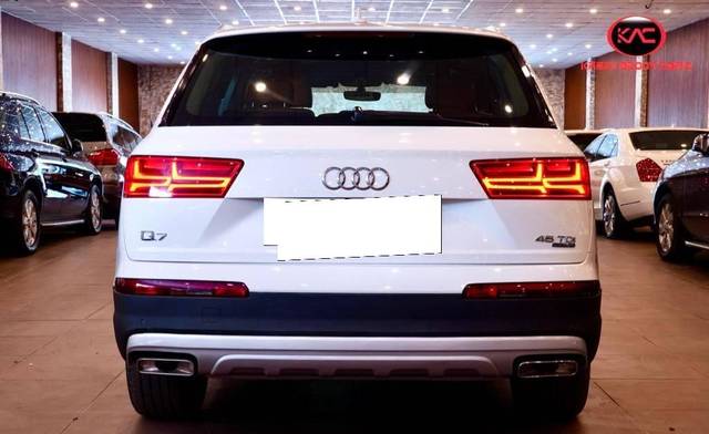 https://images10.gaadi.com/usedcar_image/4624070/original/processed_cbfcfd9cd6eafac41d94c9aed7509de9.jpg?imwidth=6401