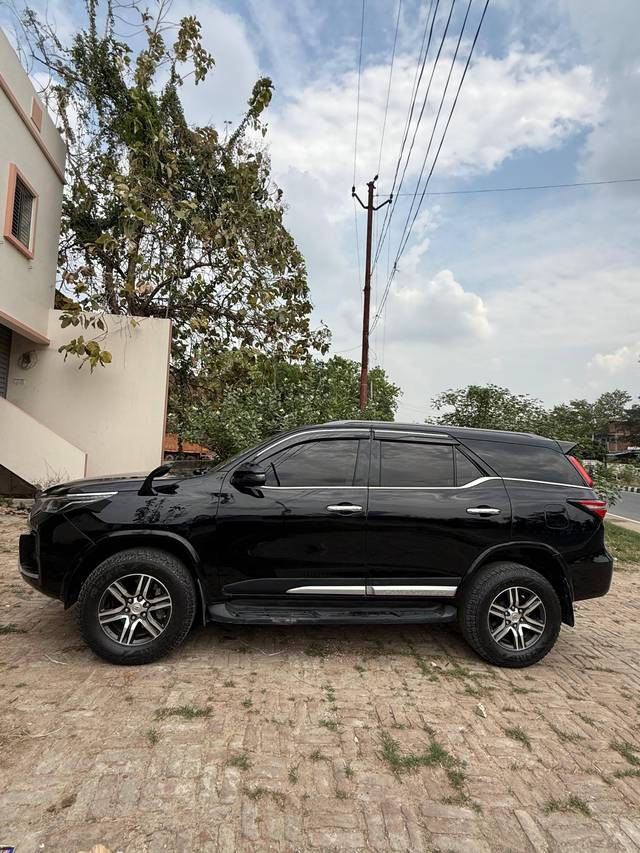 https://images10.gaadi.com/usedcar_image/4624076/original/processed_5ab4799b-6847-445e-8787-d403a7fe2cc5.jpg?imwidth=6402